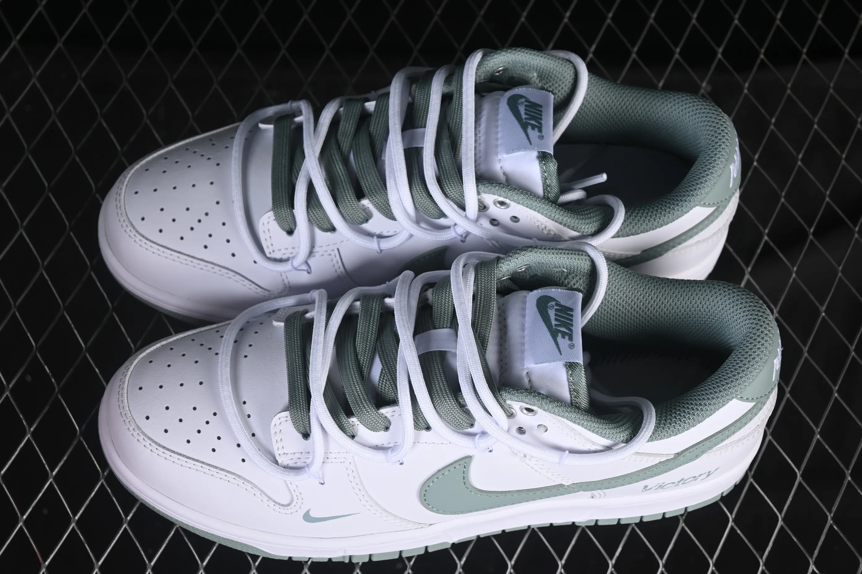 All Categories Nk SB Dunk Series Nk SB Dunk Low High-end Customized Low-top Shoes Nike SB Dunk Low "Just Do It" Straps Anniversary High-end Customized Low-top Casual Shoes WG0528-102